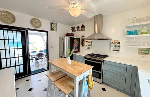 Nassau House | Stunning Oceanfront 3 bedroom house with Generator and Pool Heater!