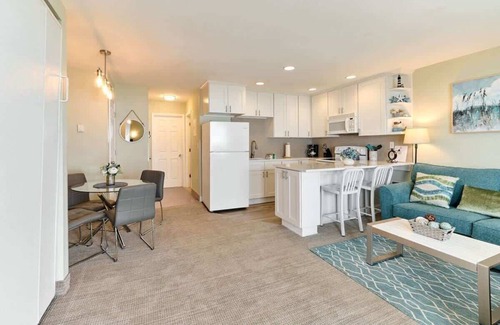 Lincoln City Condo | Stunning Oceanfront Suite - Full Kitchen - Pool and Hot Tub!