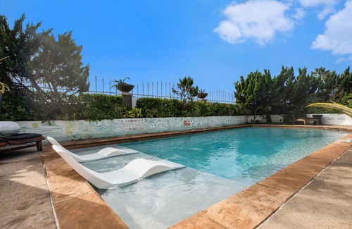 San Jacinto House | Stunning oceanfront house, dog Friendly, with pool