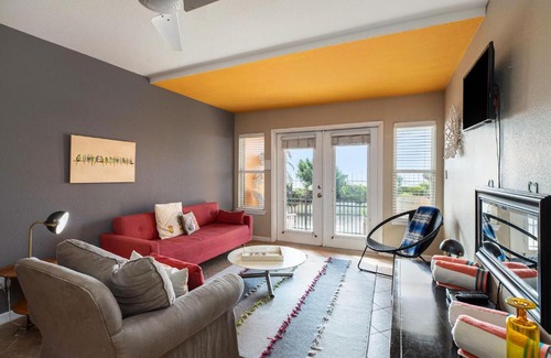 San Jacinto House | Stunning oceanfront house, dog Friendly, with pool