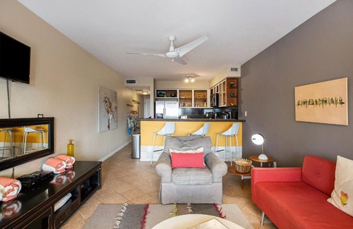 San Jacinto House | Stunning oceanfront house, dog Friendly, with pool
