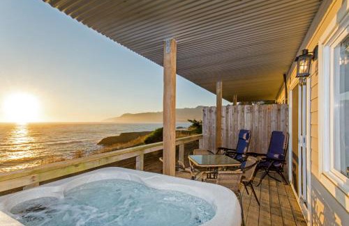 Shelter Cove Apartment | Stunning Oceanview Shelter Cove! by OceanviewHotTubs Oceanfront! Tesla EV station