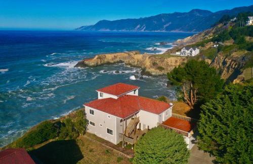 Shelter Cove Apartment | Stunning Oceanview Shelter Cove! by OceanviewHotTubs Oceanfront! Tesla EV station