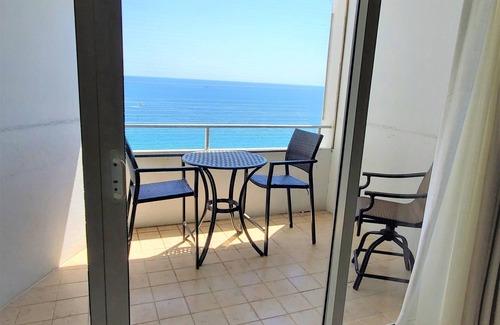 Galt Mile Condo | Stunning One Bedroom Apartment ON THE BEACH With Gorgeous Direct Ocean Views