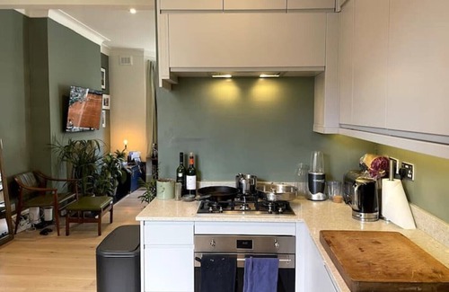 Lambeth Apartment | Stunning Open-plan Flat on a Leafy Brixton Avenue