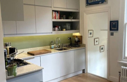 Lambeth Apartment | Stunning Open-plan Flat on a Leafy Brixton Avenue