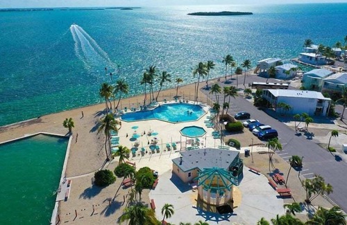 Cudjoe Key RV Rental | Stunning Open Water RV Lot with 38' Seawall and Great Amenities in Gated Community