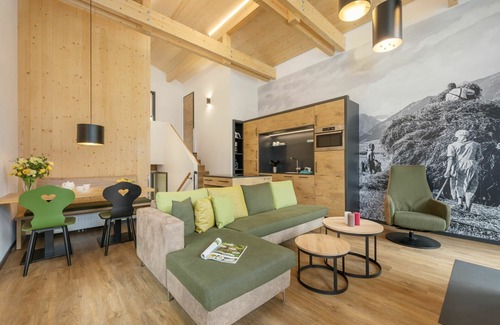 Leutkirch im Allgau House | Stunning private villa for 4 guests with WIFI, hot tub, pool, TV, terrace and parking