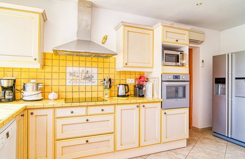 Montfort-sur-Argens House | Stunning private villa for 8 guests with WIFI, private pool, A/C, TV, terrace and parking