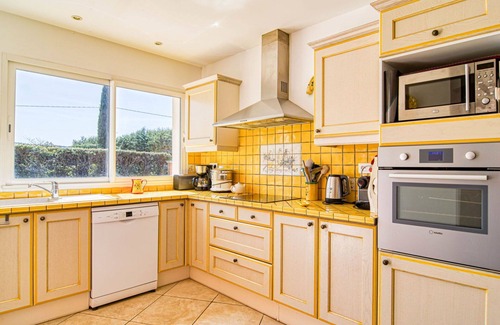 Montfort-sur-Argens House | Stunning private villa for 8 guests with WIFI, private pool, A/C, TV, terrace and parking