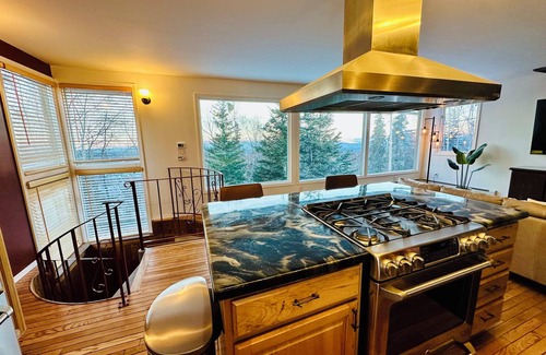 Hillside East House | Stunning panoramic views on private half acre luxury furnishings gourmet kitchen