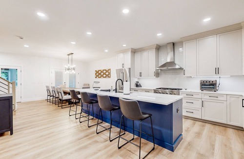 Long Neck House | Stunning Peninsula getaway with pools, hot tubs, sports courts, & on-site golf