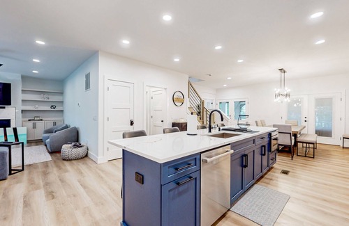 Long Neck House | Stunning Peninsula getaway with pools, hot tubs, sports courts, & on-site golf