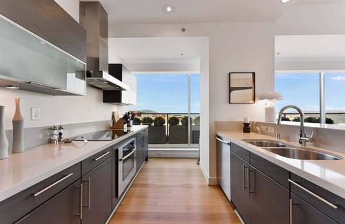 North Beach Apartment | Stunning Penthouse Apartment with Panoramic Views