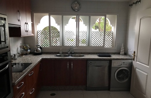 New Golden Mile Apartment | Stunning Penthouse Apartment - located beachside close to amenities