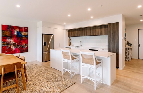 Tahunanui Apartment | Stunning penthouse apartment in the Oceanview Apartments complex in Tahunanui