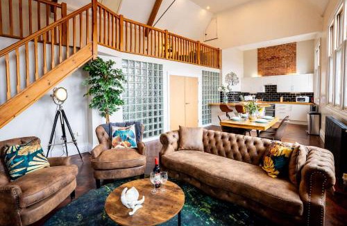 Great Yarmouth Apartment | Stunning Penthouse - Town centre - Parking - 2BR