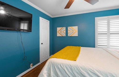 Braeswood Place House | Stunning Pool and Chefs Kitchen NRG MedCenter