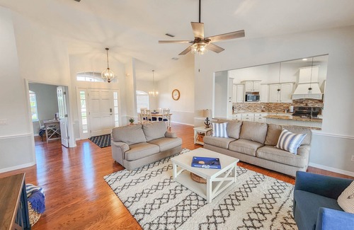 Palm Harbor House | Stunning Pool Home~Boat Dock~Game Room~King Beds
