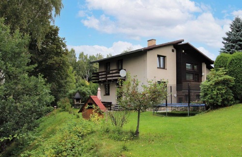 Desna House | Stunning private villa for 8 guests with WIFI, TV, terrace, pets allowed and panoramic view