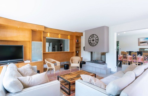 Agon-Coutainville House | Stunning private villa for 12 guests with TV, terrace and pets allowed