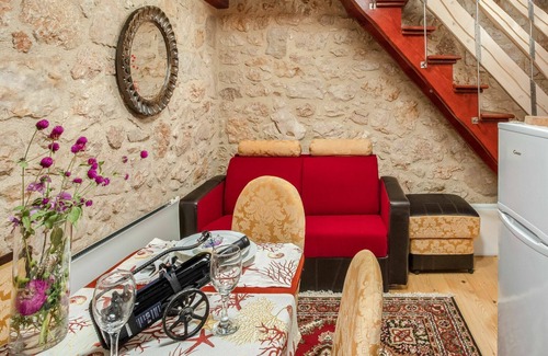 Polje House | Stunning private villa for 2 guests with WIFI, A/C, TV, patio and pets allowed