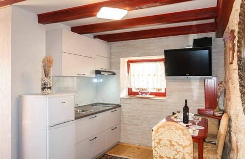 Polje House | Stunning private villa for 2 guests with WIFI, A/C, TV, patio and pets allowed