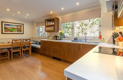 Boat of Garten House | Stunning private villa for 6 guests with WIFI, TV, patio, pets allowed and parking