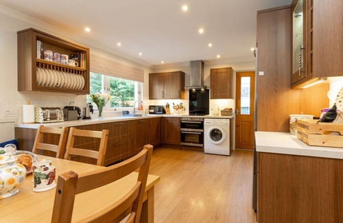 Boat of Garten House | Stunning private villa for 6 guests with WIFI, TV, patio, pets allowed and parking