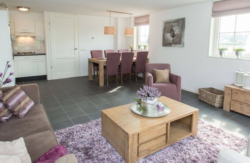Graft House | Stunning private villa for 6 guests with WIFI, TV, terrace and parking