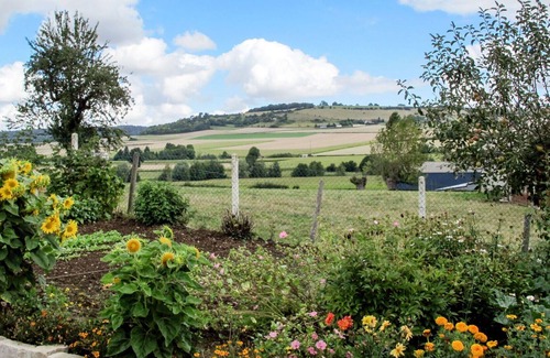 Quievrecourt House | Stunning private villa with WIFI, TV, balcony, pets allowed, panoramic view and parking