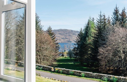 Invermoriston House | Stunning private villa for 6 people with WIFI, TV, patio and panoramic view