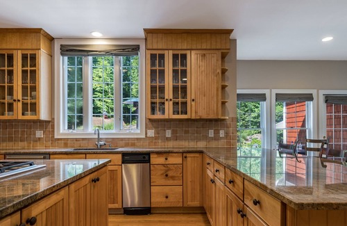 Guilford House | STUNNING PRIVATE GUILFORD ESTATE.located at the end of a sublime cul-de-sac