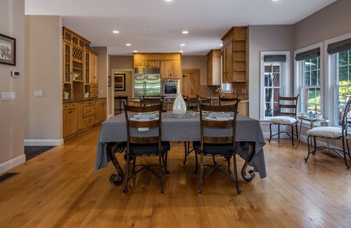 Guilford House | STUNNING PRIVATE GUILFORD ESTATE.located at the end of a sublime cul-de-sac