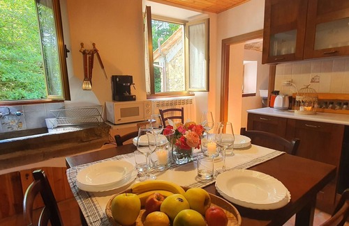 Casoli Villa | Stunning private villa for 7 guests with WIFI, private pool, TV, terrace and pets allowed