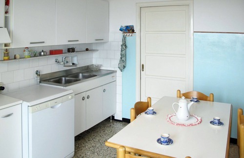 Ranzi House | Stunning private villa for 4 guests with WIFI, TV, patio, pets allowed and panoramic view