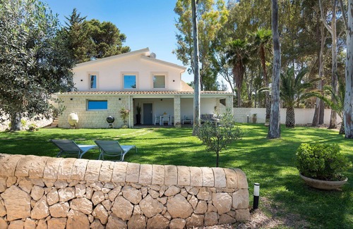 Eastern Sicily Villa | Stunning private villa for 6 guests with A/C, WIFI, TV and panoramic view, close to Syracuse