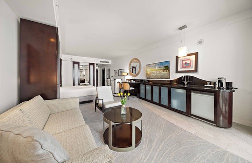 Mid Beach Condo | Stunning Private Studio at Fontainebleau Tresor - 802