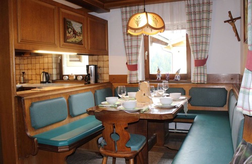 Niedernsill Villa | Stunning private villa for 24 guests with WIFI, TV, terrace and pets allowed