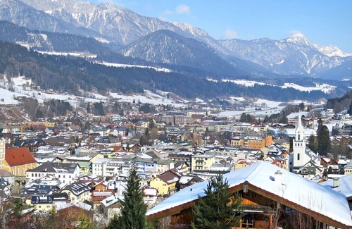 Schladming House | Stunning private villa for 20 people with TV, pets allowed and parking