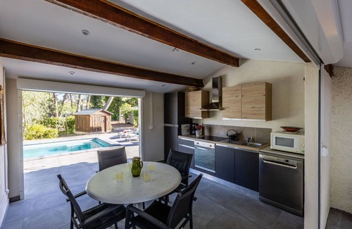 Beziers House | Stunning private villa with A/C, private pool, WIFI, TV, patio, pets allowed and panoramic view