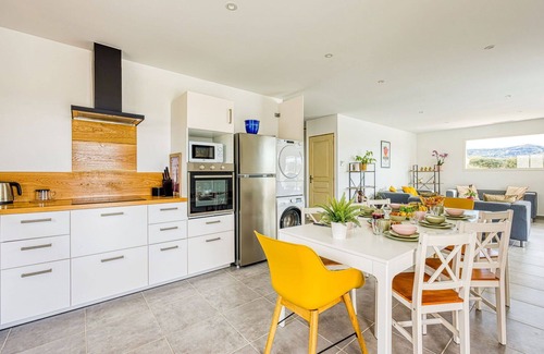 Goudargues House | Stunning private villa for 8 people with WIFI, private pool, A/C, TV, terrace and panoramic view