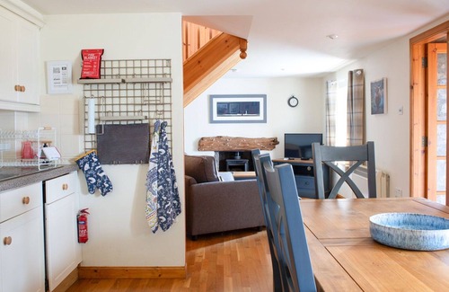 Breakish House | Stunning private villa for 6 guests with WIFI, TV and parking