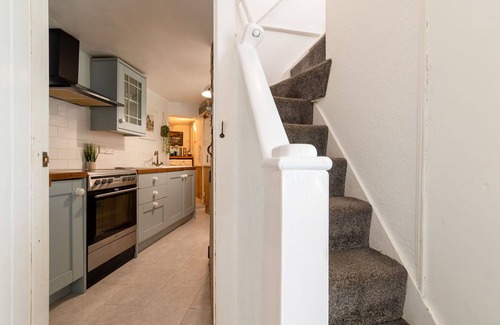 Mevagissey House | Stunning private villa for 4 guests with WIFI, TV, terrace and pets allowed