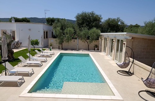 Ostuni Villa | Stunning private villa for 6 guests with WIFI, A/C, private pool, TV and patio, close to Ostuni