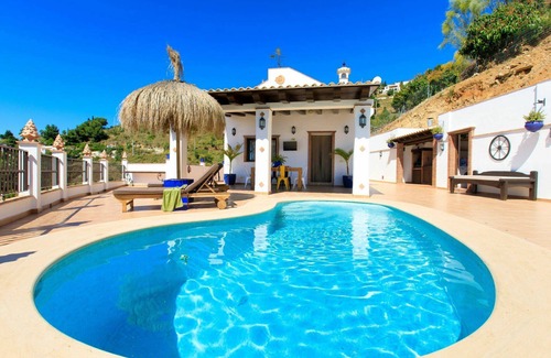 Almunecar Villa | Stunning private villa for 5 people with A/C, WIFI, private pool, TV, terrace and parking