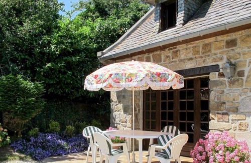 Plounevez-Lochrist House | Stunning private villa for 4 people with TV, terrace and parking