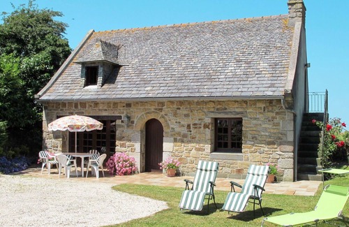 Plounevez-Lochrist House | Stunning private villa for 4 people with TV, terrace and parking