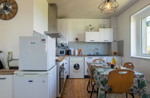 Porspoder House | Stunning private villa for 4 people with WIFI, TV, pets allowed and parking