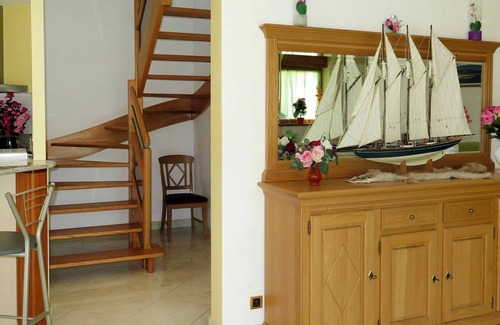 Ploubezre House | Stunning private villa for 9 people with WIFI, TV, terrace, pets allowed and parking